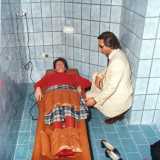 ...e un lettino elettrico per massaggi shiatsu...